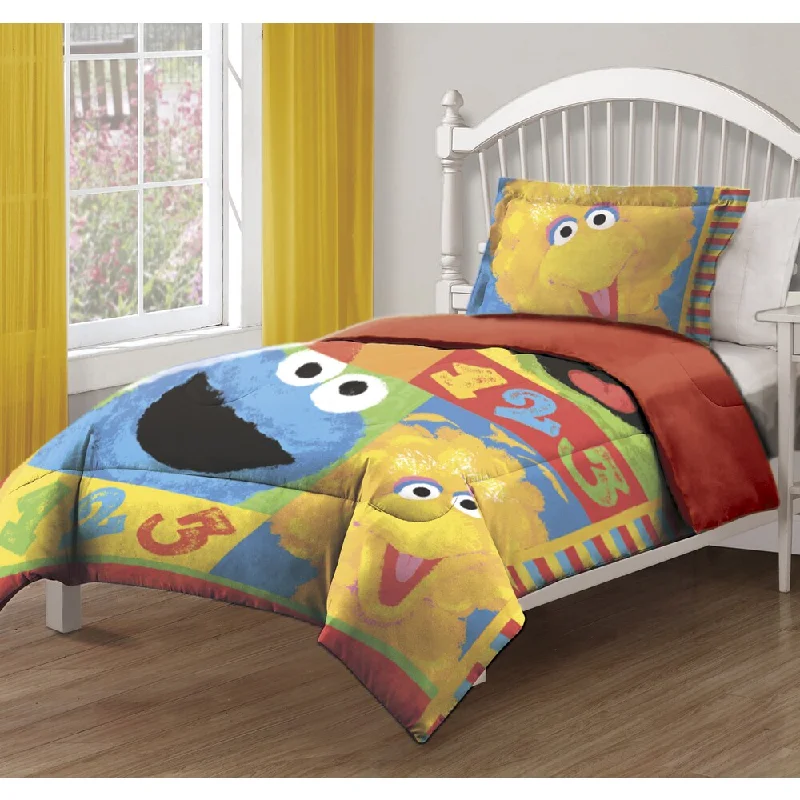 The Northwest Company ENT 876 Sesame St- Big Chalk Fun Comforter - Multi